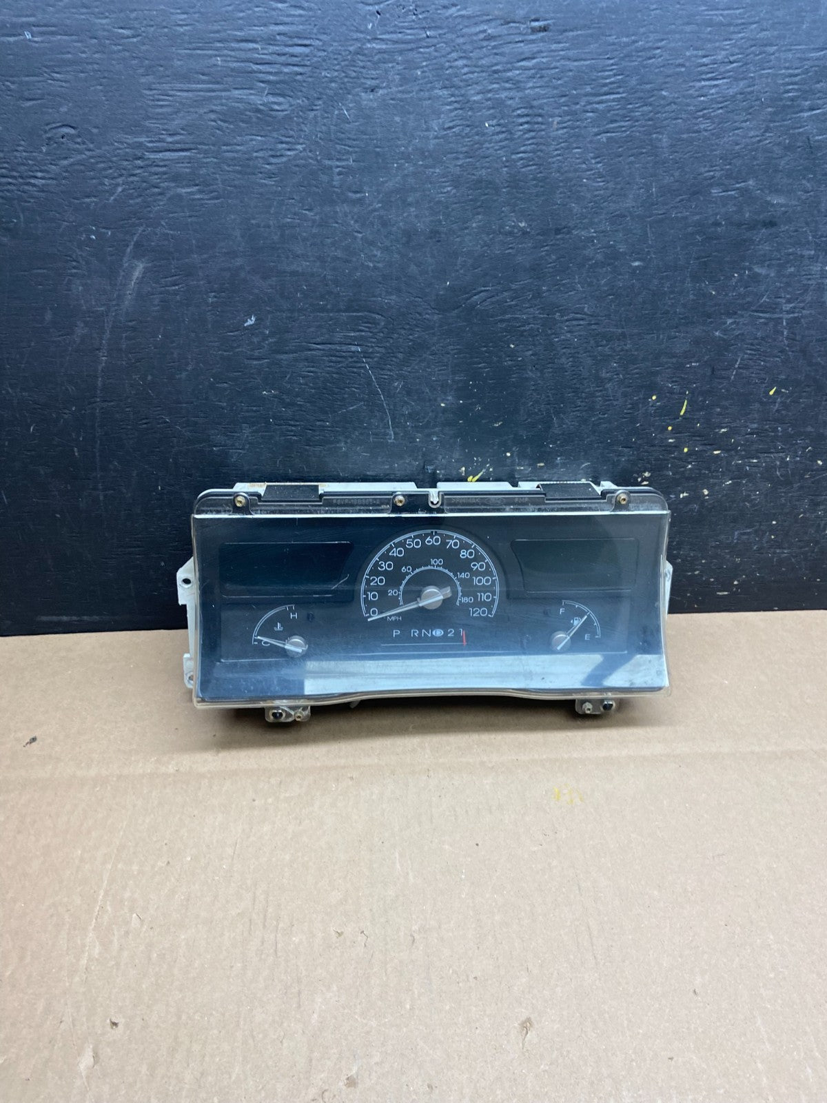 2003 2004 Lincoln Town Car Speedometer Gauge Cluster t4368 DG0