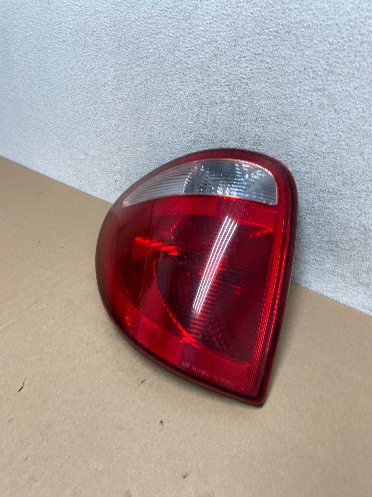 2004 to 2007 Dodge Grand Caravan Left Driver Lh Tail Light AG6583 DW1
