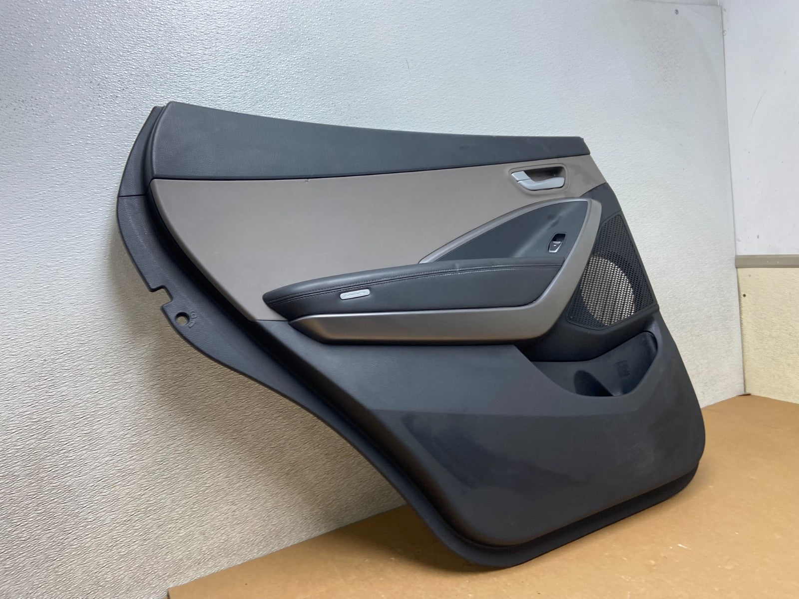 2013-2016 Hyundai Santa Fe Rear Left Driver Side Interior Door Panel Z6699 DG2