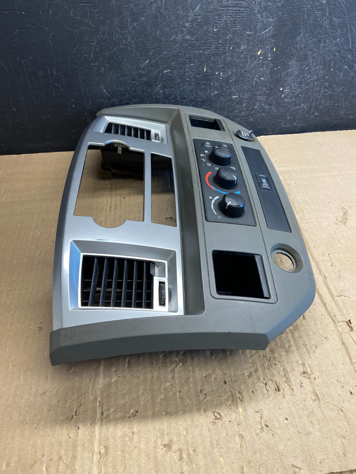 2006 to 2008 Dodge Ram Radio Climate Control A/C Heat Dash Bezel Trim ae1904 DG1