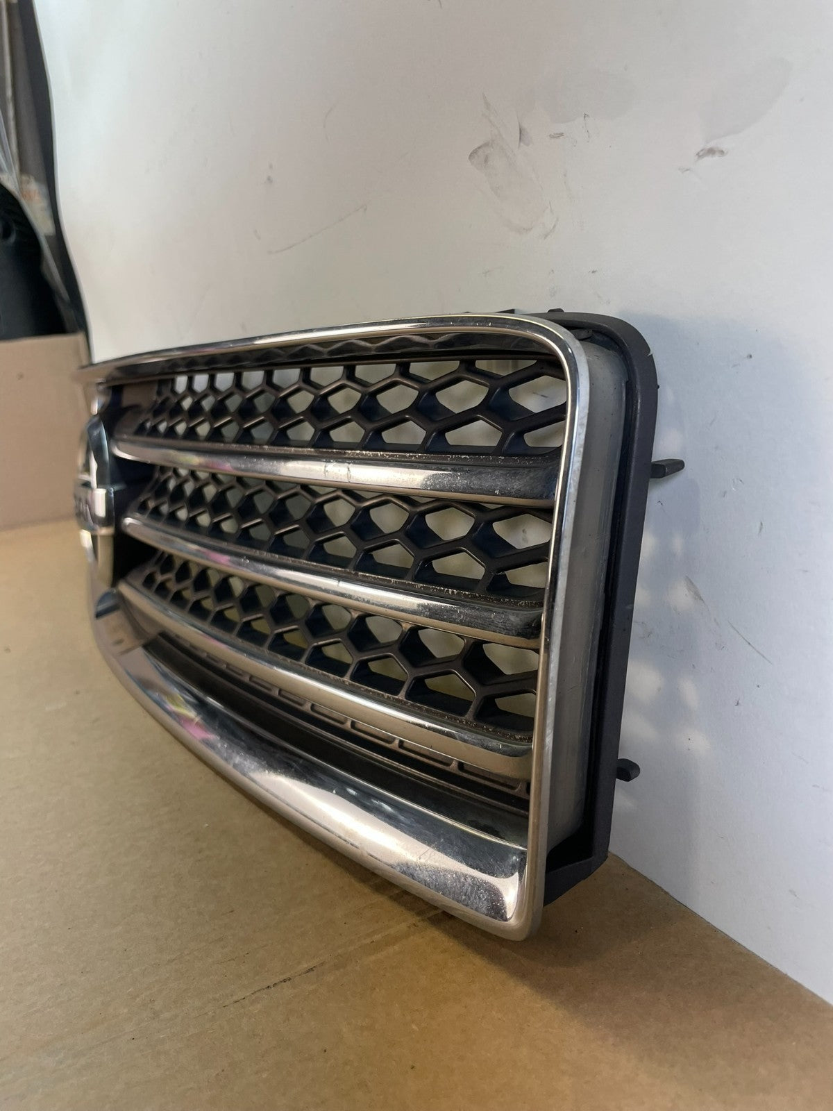 2009 to 2011 Nissan Maxima Front Upper Grill Grille AG2836 DW1