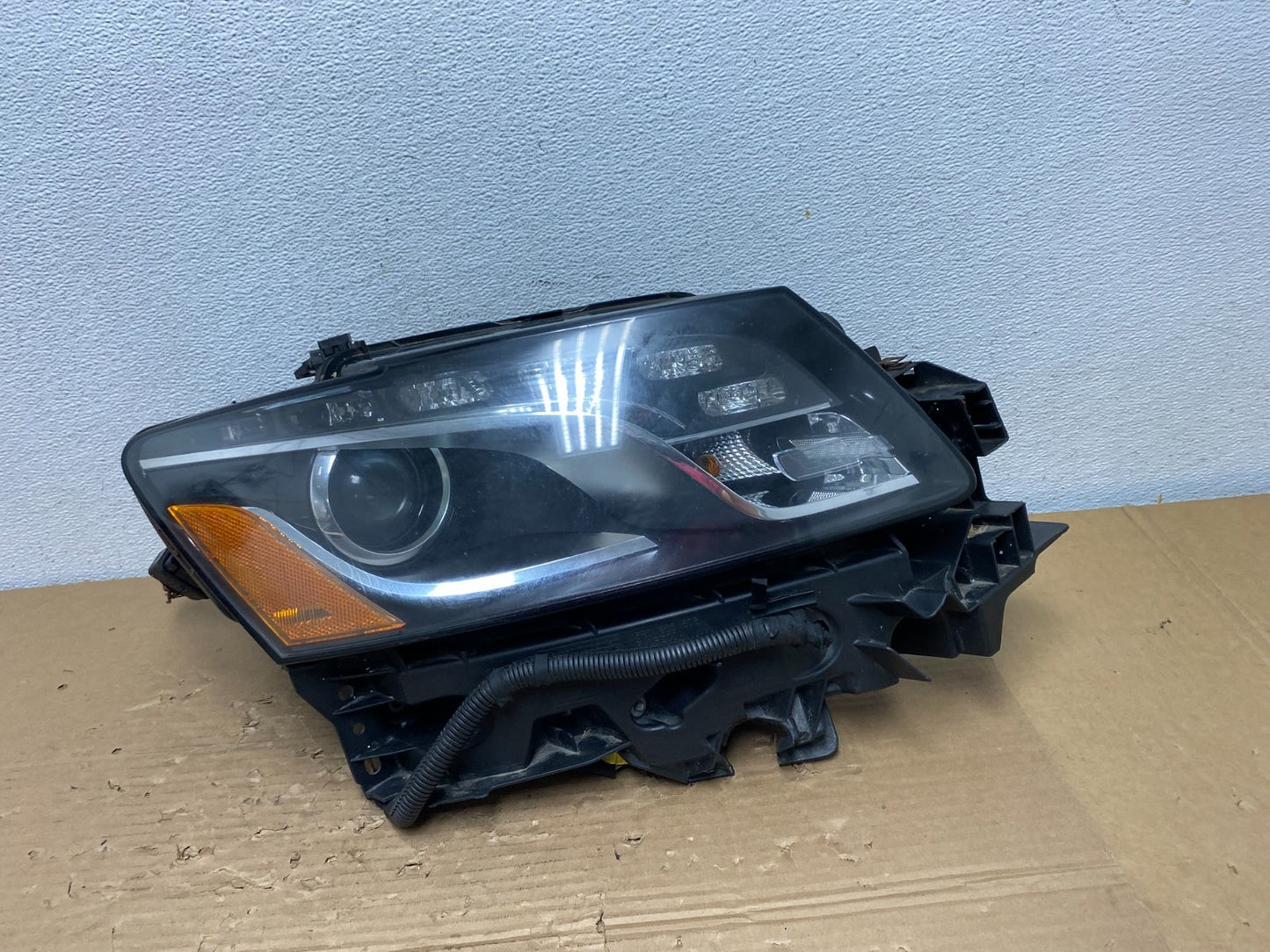2009 to 2012 Audi Q5 Right Passenger RH Side Xenon HID Headlight AD4297 DW0