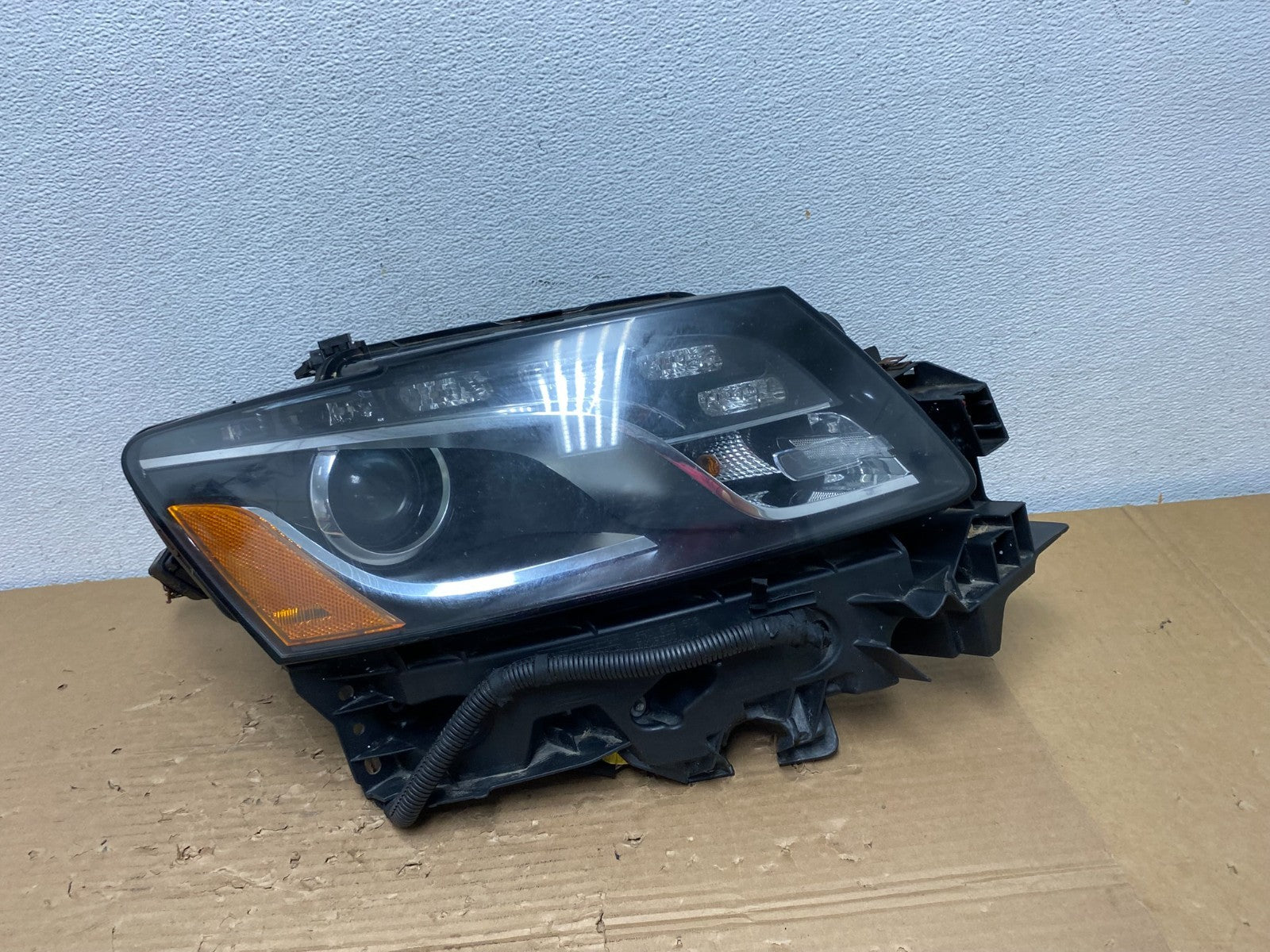 2009 to 2012 Audi Q5 Right Passenger RH Side Xenon HID Headlight AD4297 DW0