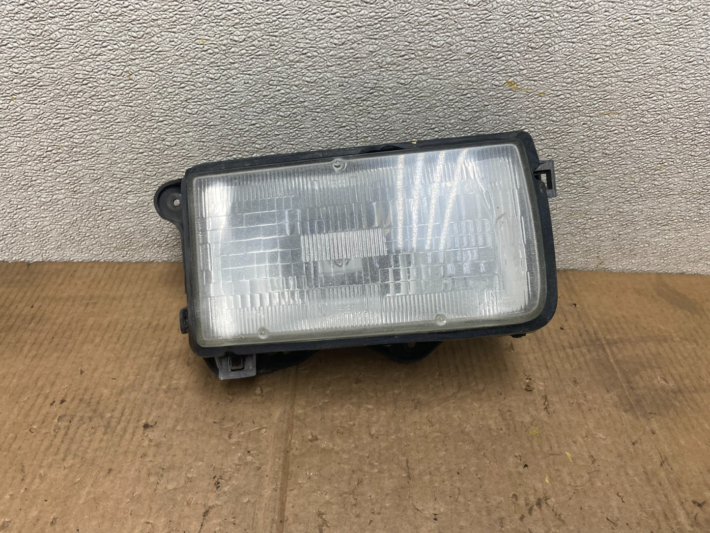1991 to 1997 Isuzu Rodeo Right Passenger RH Side Halogen Headlight aa6667  DG0