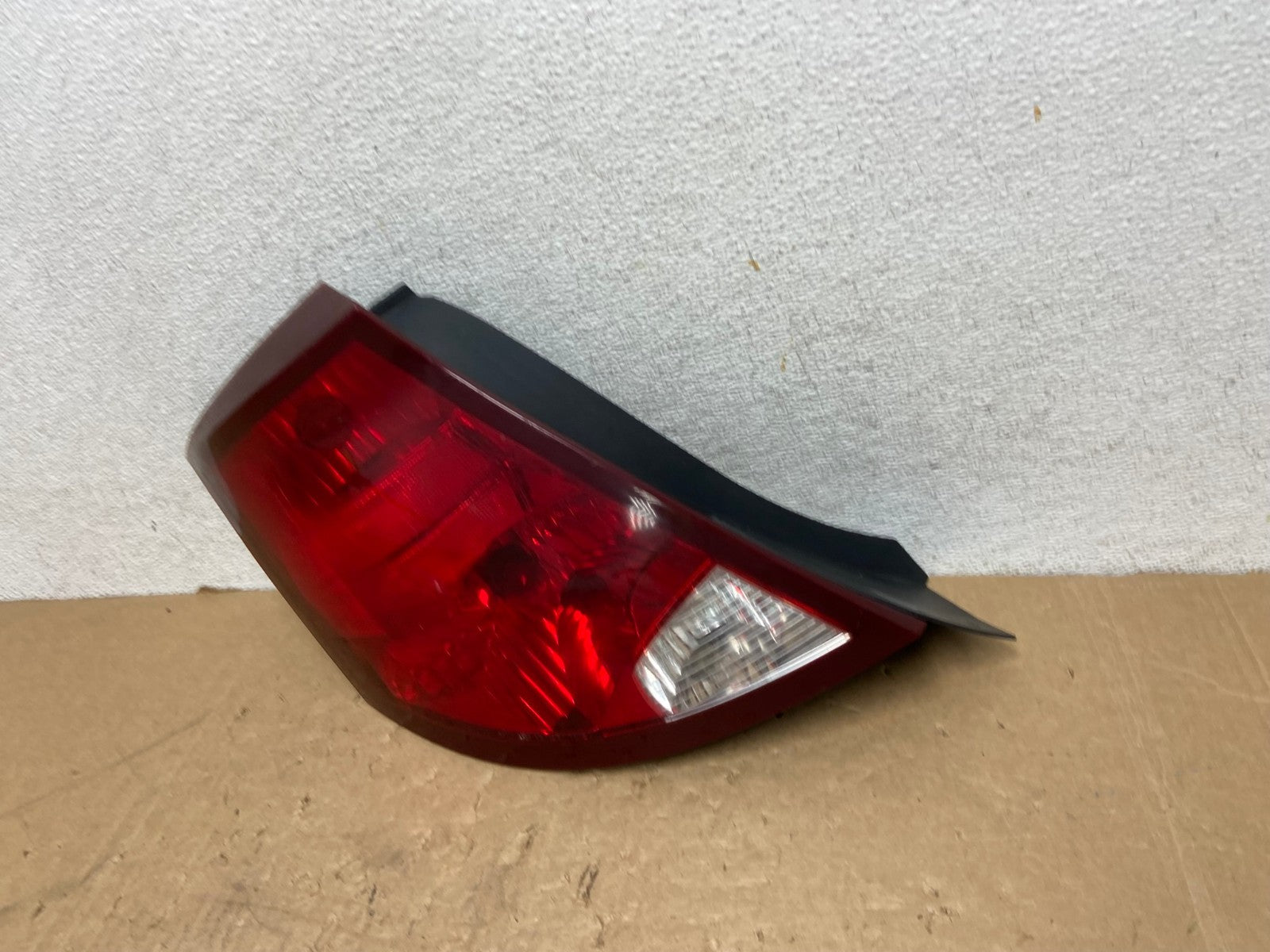 2003-2007 Saturn Ion Left Driver LH Side Tail Light Tail Light AG1262 LK1