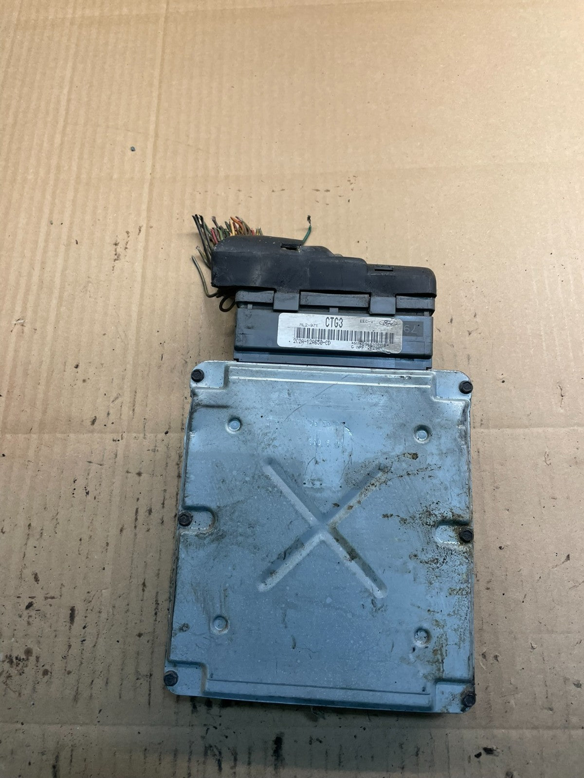 2002  Ford E250 E350 4.2L Van Engine Control ECU Computer Module X8558 DG0