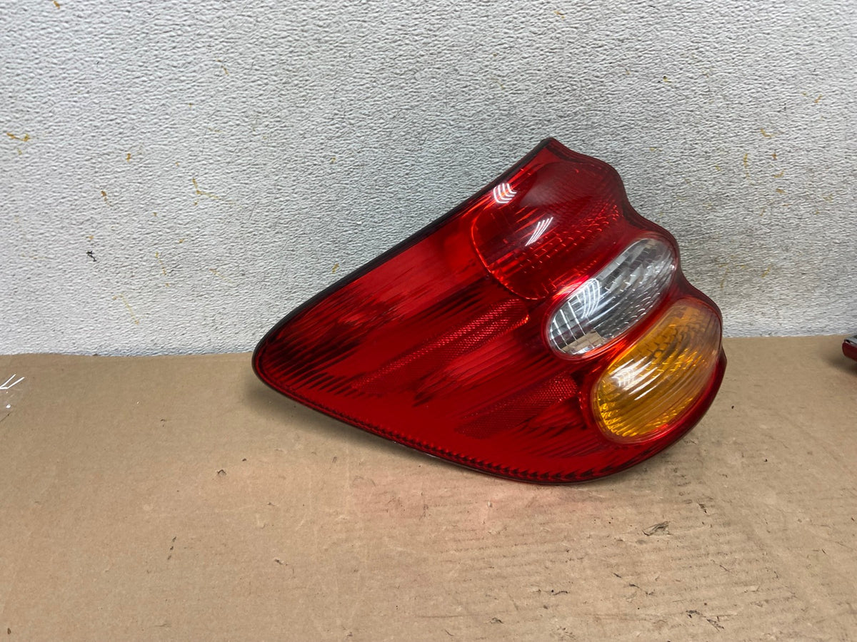 2001 to 2004 Toyota Sequoia Left Driver Lh Side Tail Light AH9507 LK2