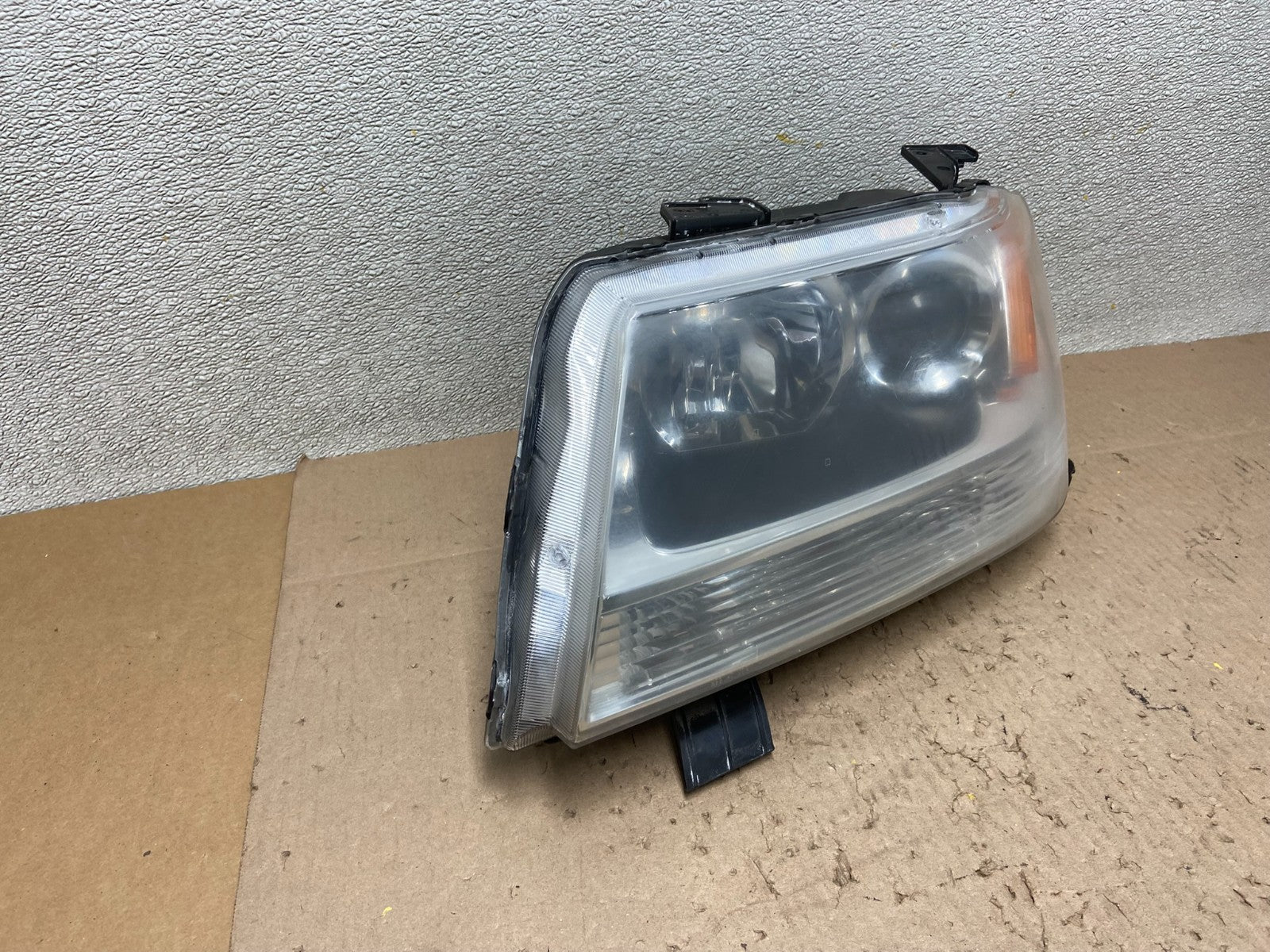 2006 to 2013 Suzuki Grand Vitara Left Driver LH Side Headlight Z6501 DW2