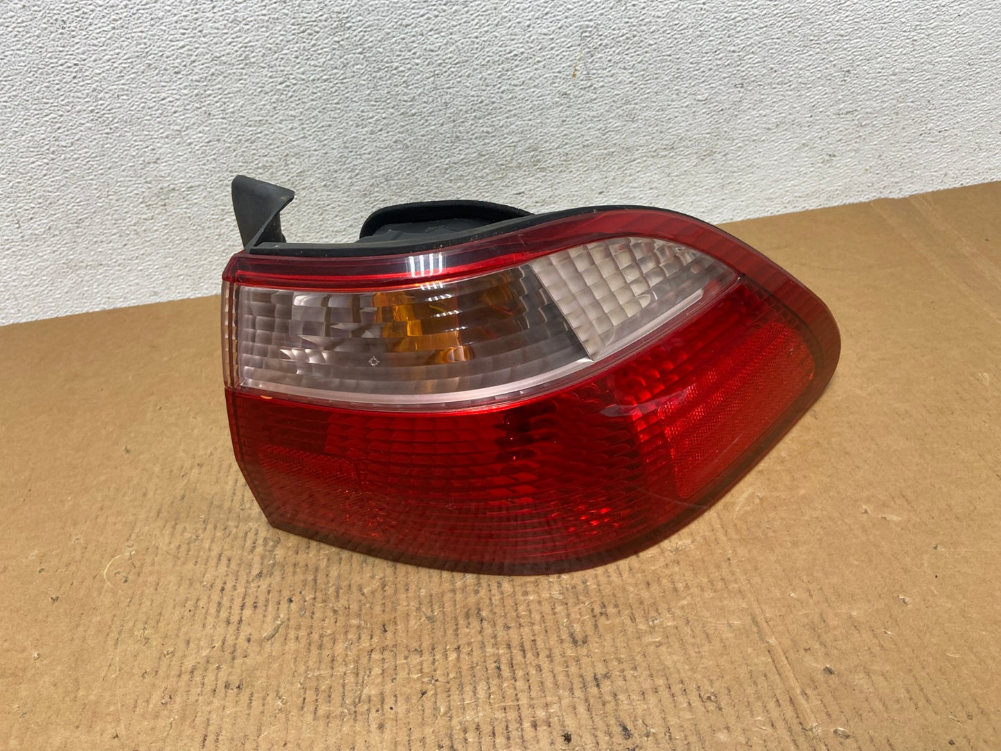 1998 to 2000 Honda Accord Sedan 4door Right RH Side Tail Light AE0485 LK0