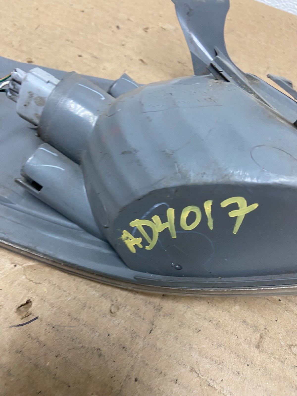 2000 - 2001 Toyota Camry Front Left Driver Lh Turn Signal AD4017 DW6