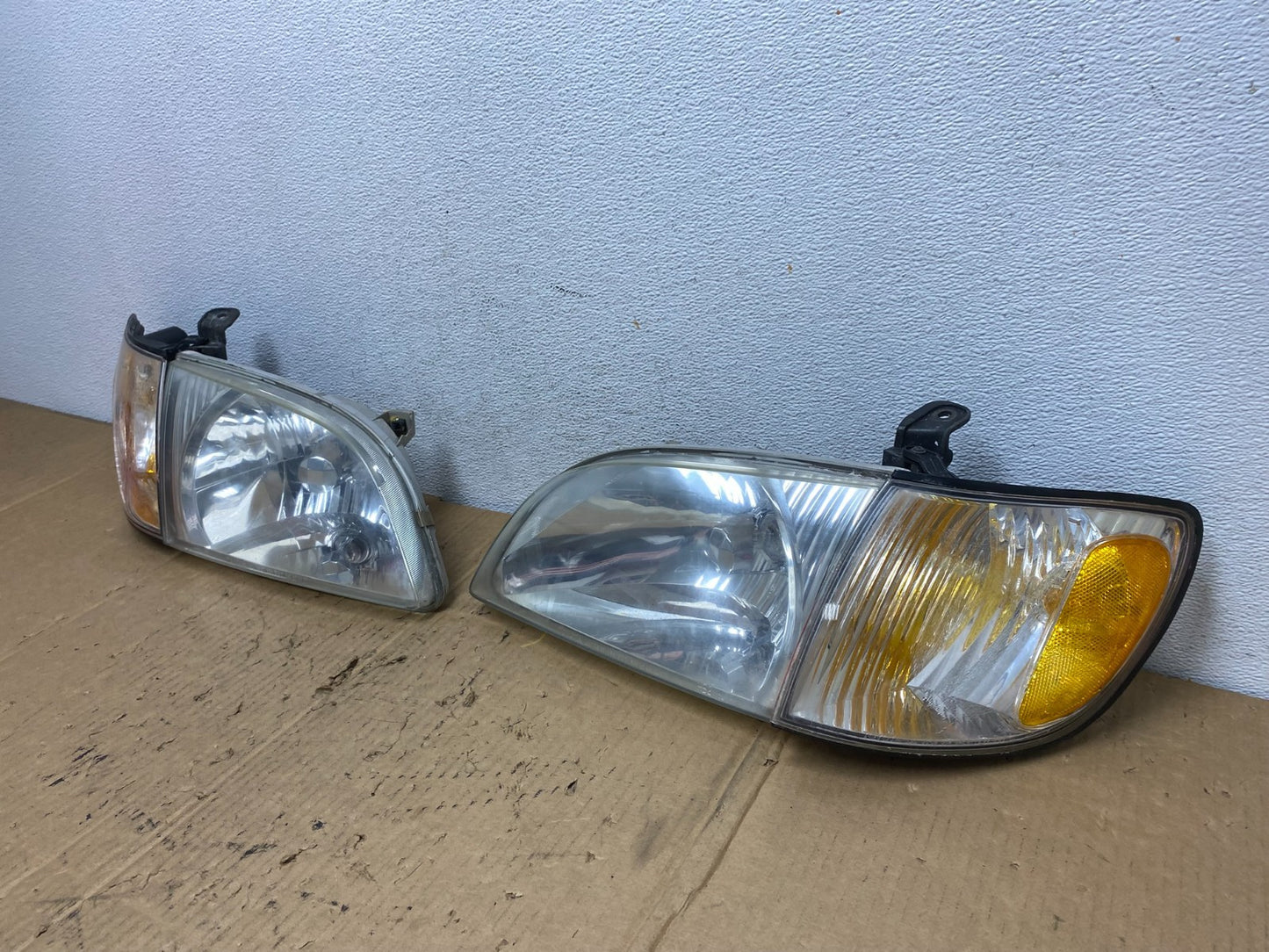 2001 2002 2003 Toyota Sienna Left+Right Side Set Headlights Halogen AD2397 DW1