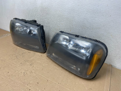 2006 - 2009 Chevrolet Trailblazer Left+Right Headlights Flush Half Bar AI0906 DW1