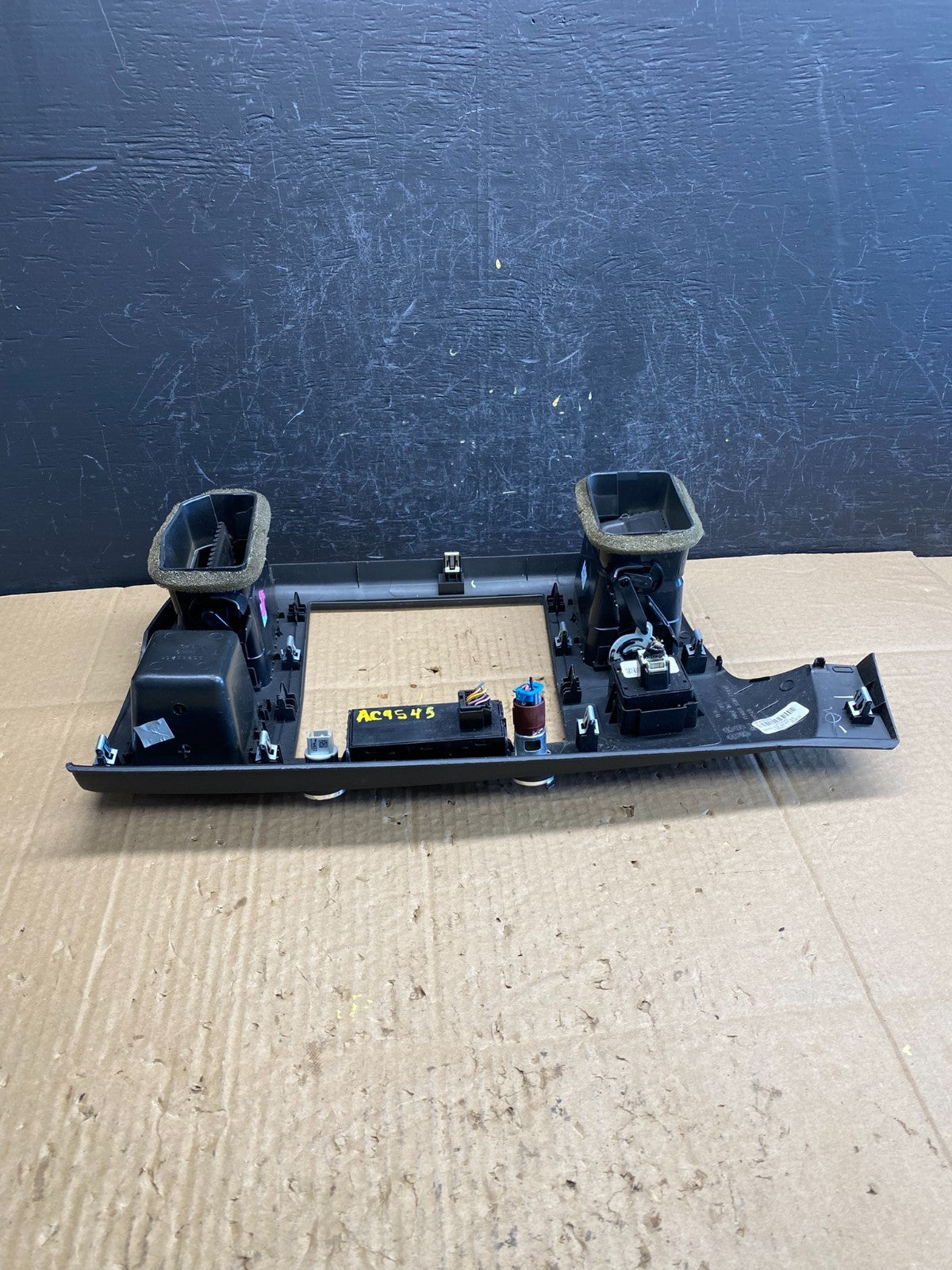 2007 to 2014 Silverado Sierra Center Console Radio Bezel Air Vents AC9545 DG3