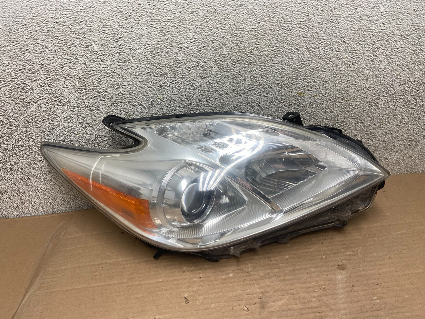 2010 - 2011 Toyota Prius Right Passenger Rh Halogen Headlight OEM AA8724 DW0