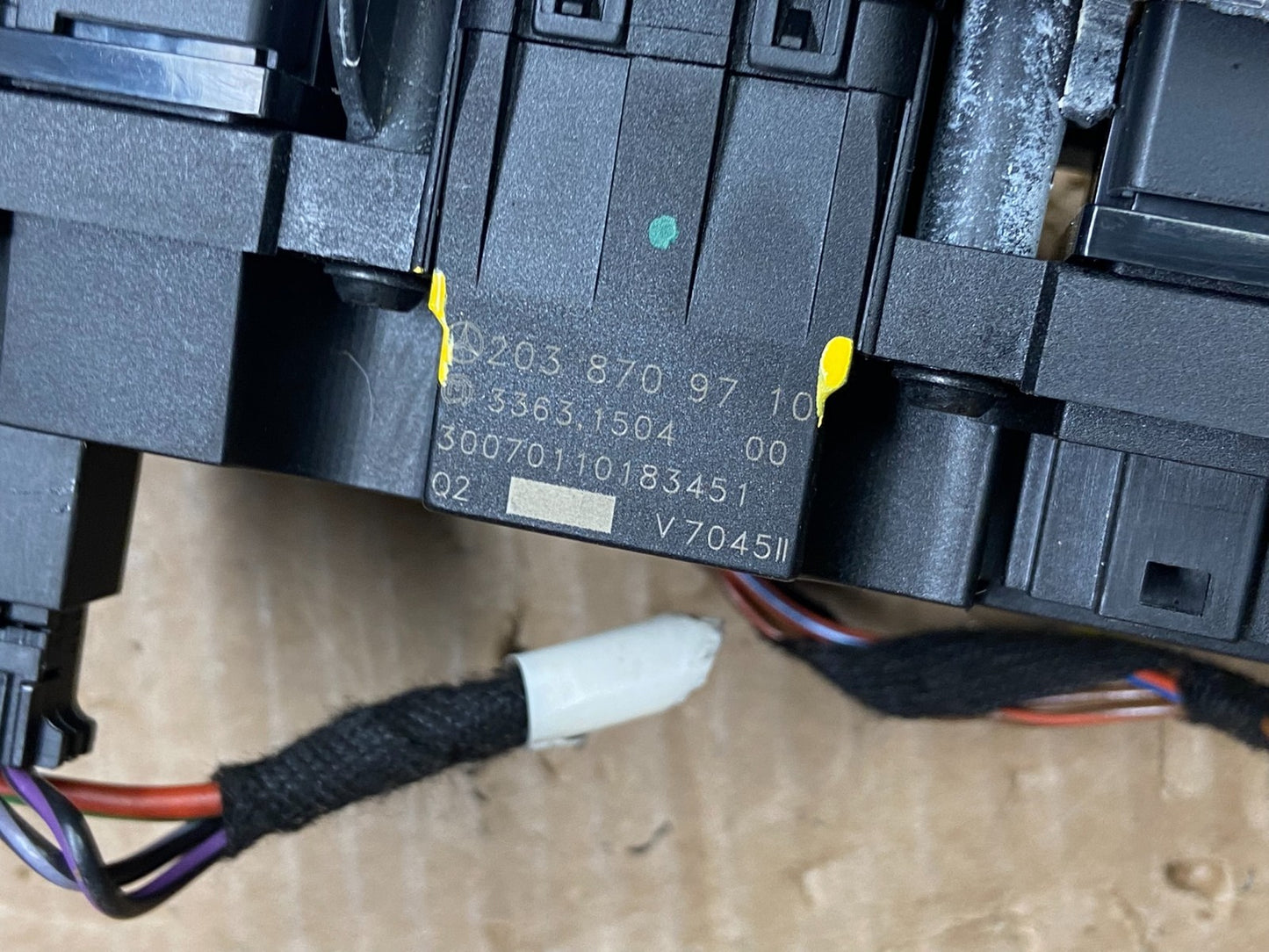 2005 - 2007 Mercedes C230 C240 Center Console Switch Control Unit W0316 DG6
