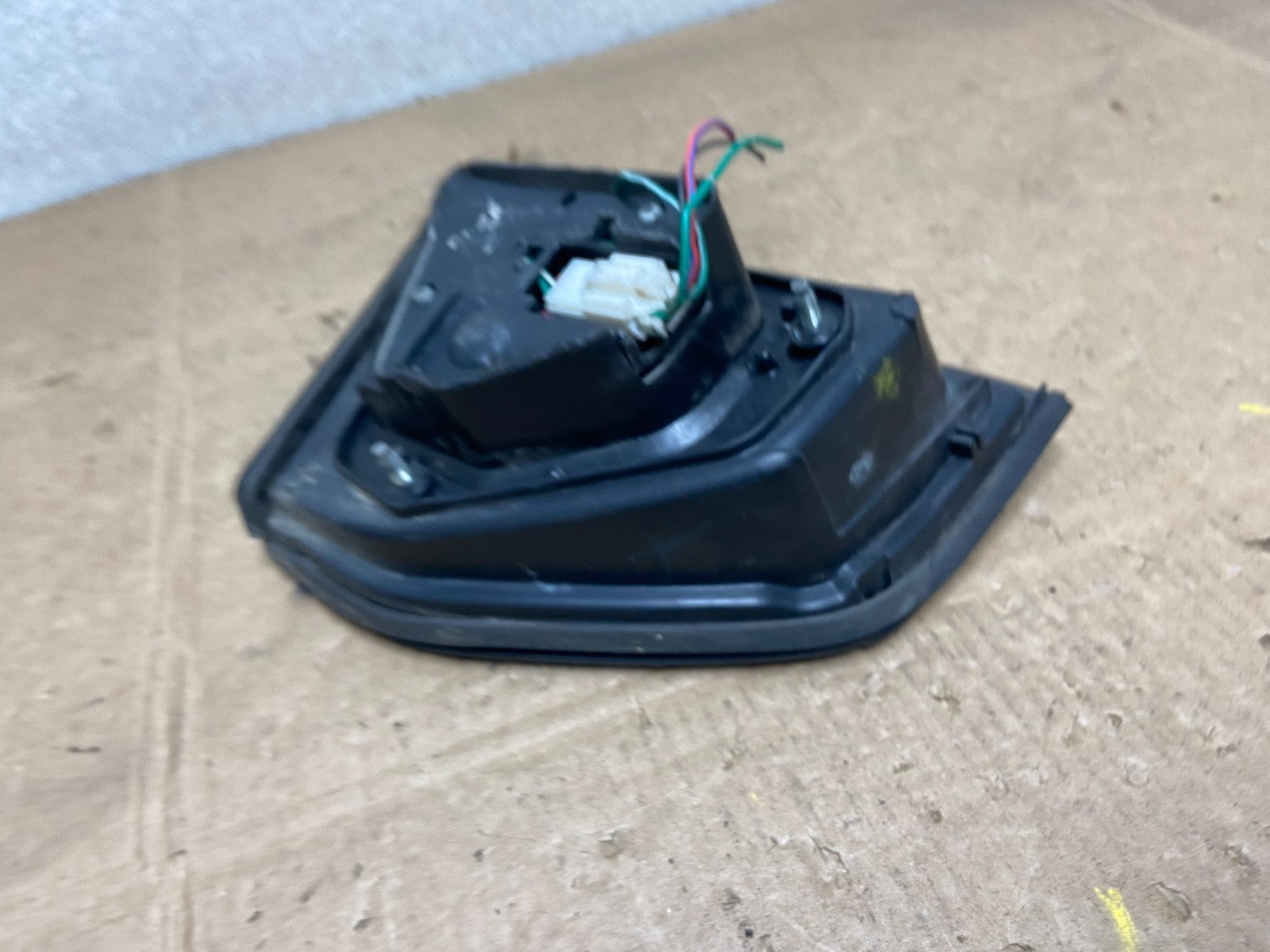 1997 to 1998 Mitsubishi Galant Right Passenger RH Inner Tail Light Oem y5952 DG5