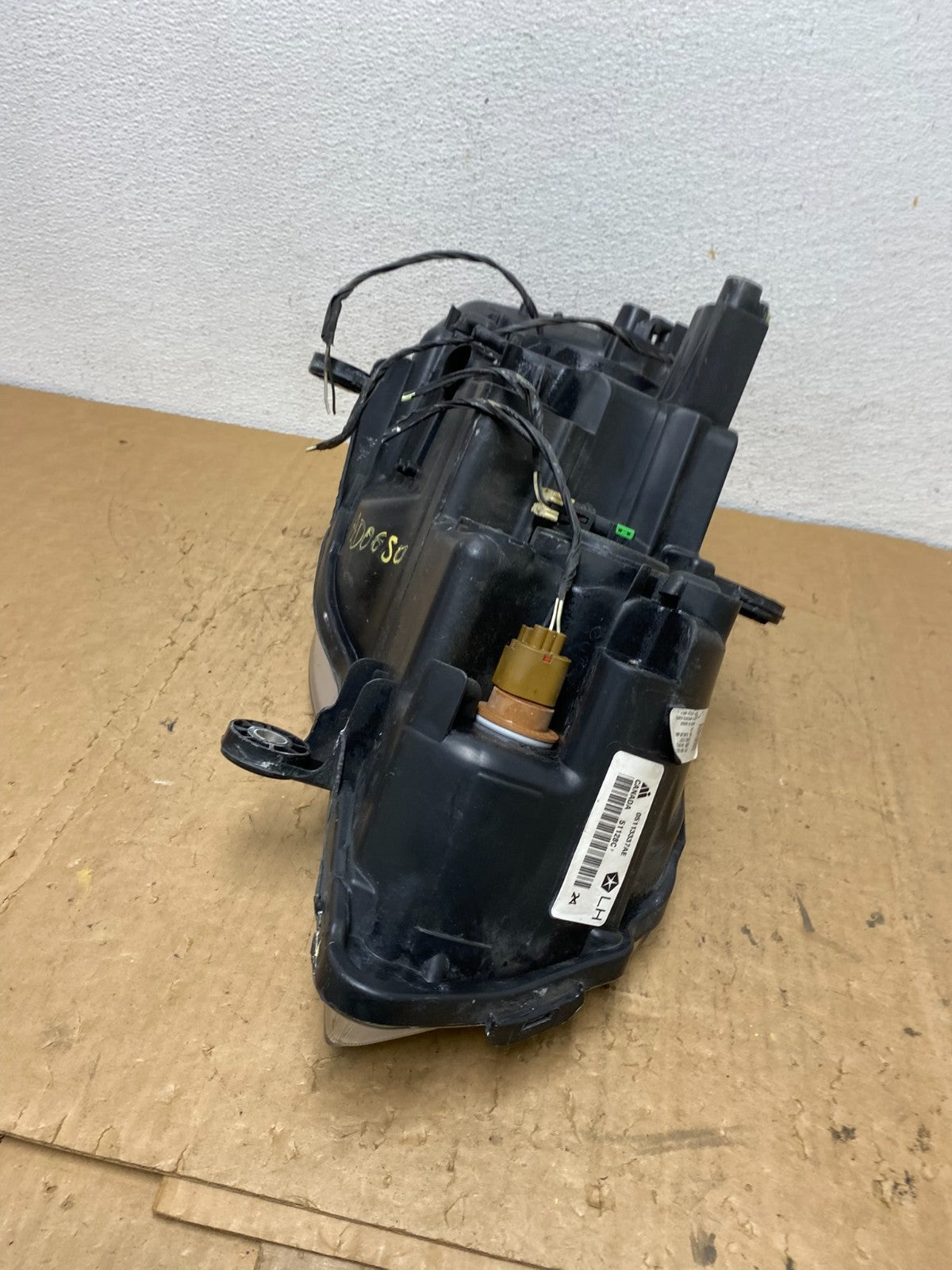 2008 to 2016 Chrysler Town and Country Left Driver Lh Side Headlight AD0650 DW6