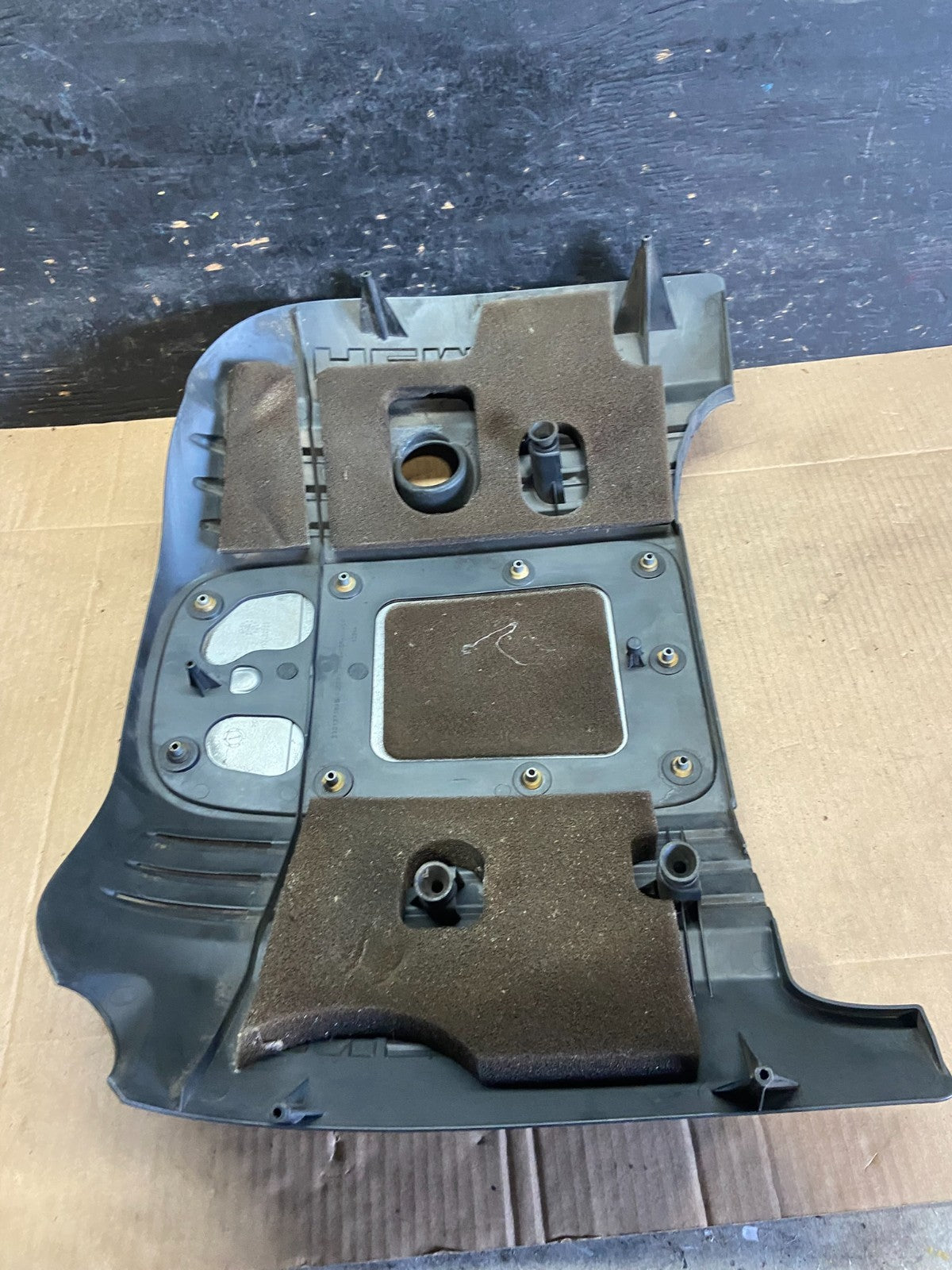 2005 to 2010 Jeep Grand Cherokee 5.7L Hemi Engine Cover Plastic Shield R7326 DG7
