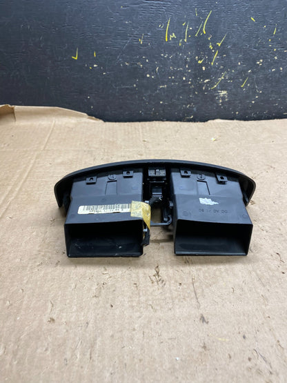 2004 to 2009 Cadillac SRX Front Center Dash A/C Air Vent Z1706 DG3