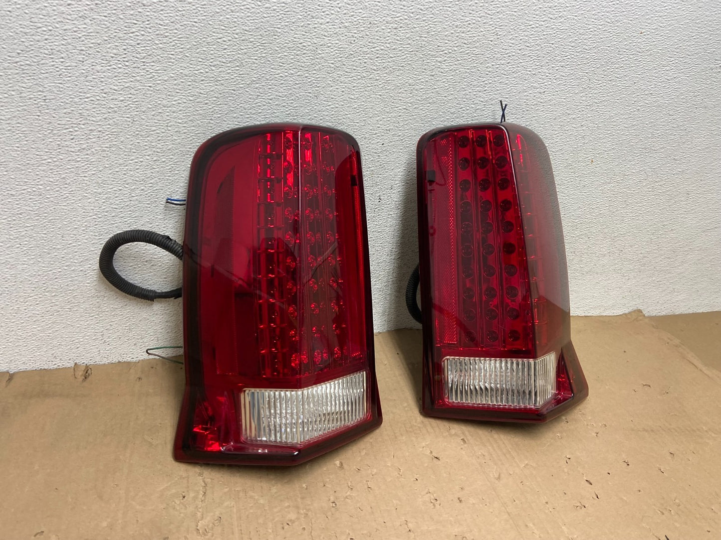 2002 to 2006 Cadillac Escalade Left+Right Set LED Tail Lights AE9194 DG2
