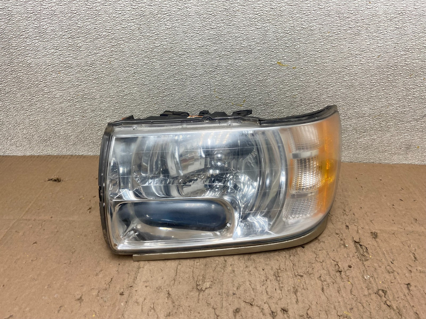 2001 to 2003 Infiniti QX4 Xenon HID Driver Left LH Side Headlight OEM Y4887 DW0