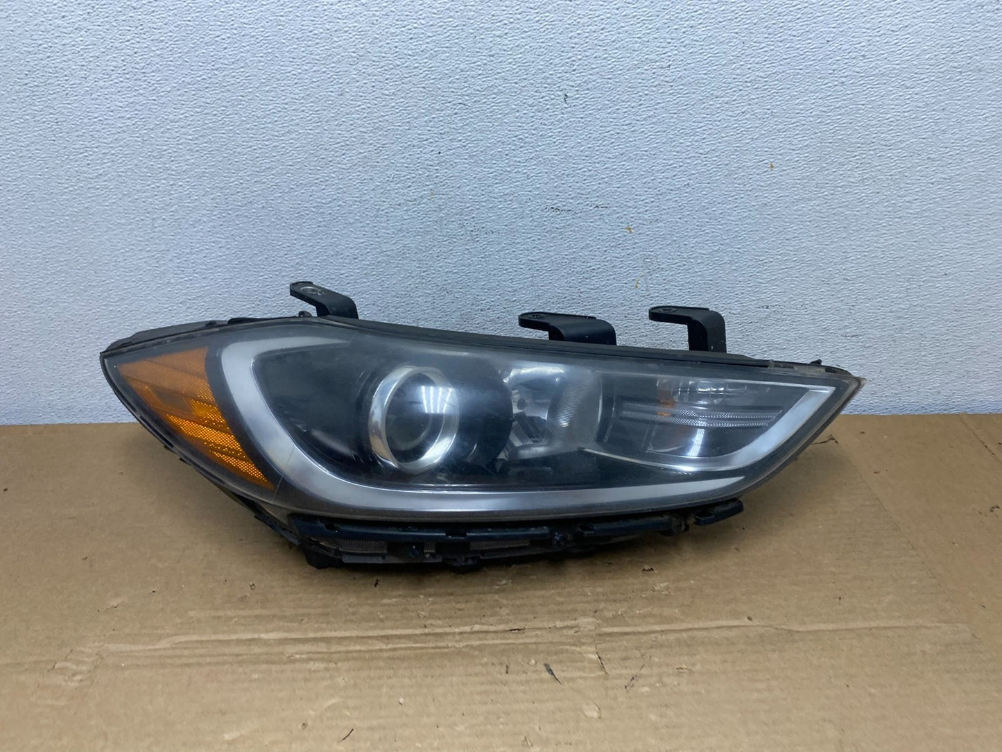 2017 - 2018 Hyundai Elantra Right Passenger RH Side Headlight AD3921 DW0