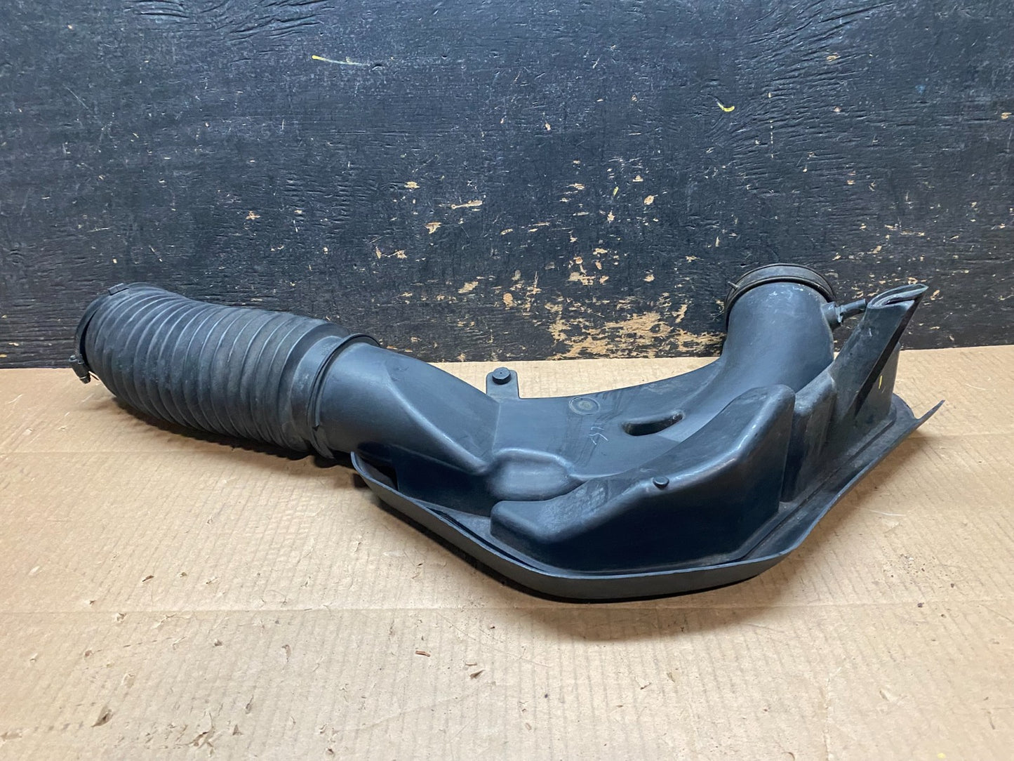 2011 to 2018 Chrysler 300 3.6L Air Intake Duct Tube Cleaner OEM Y1821 DG3
