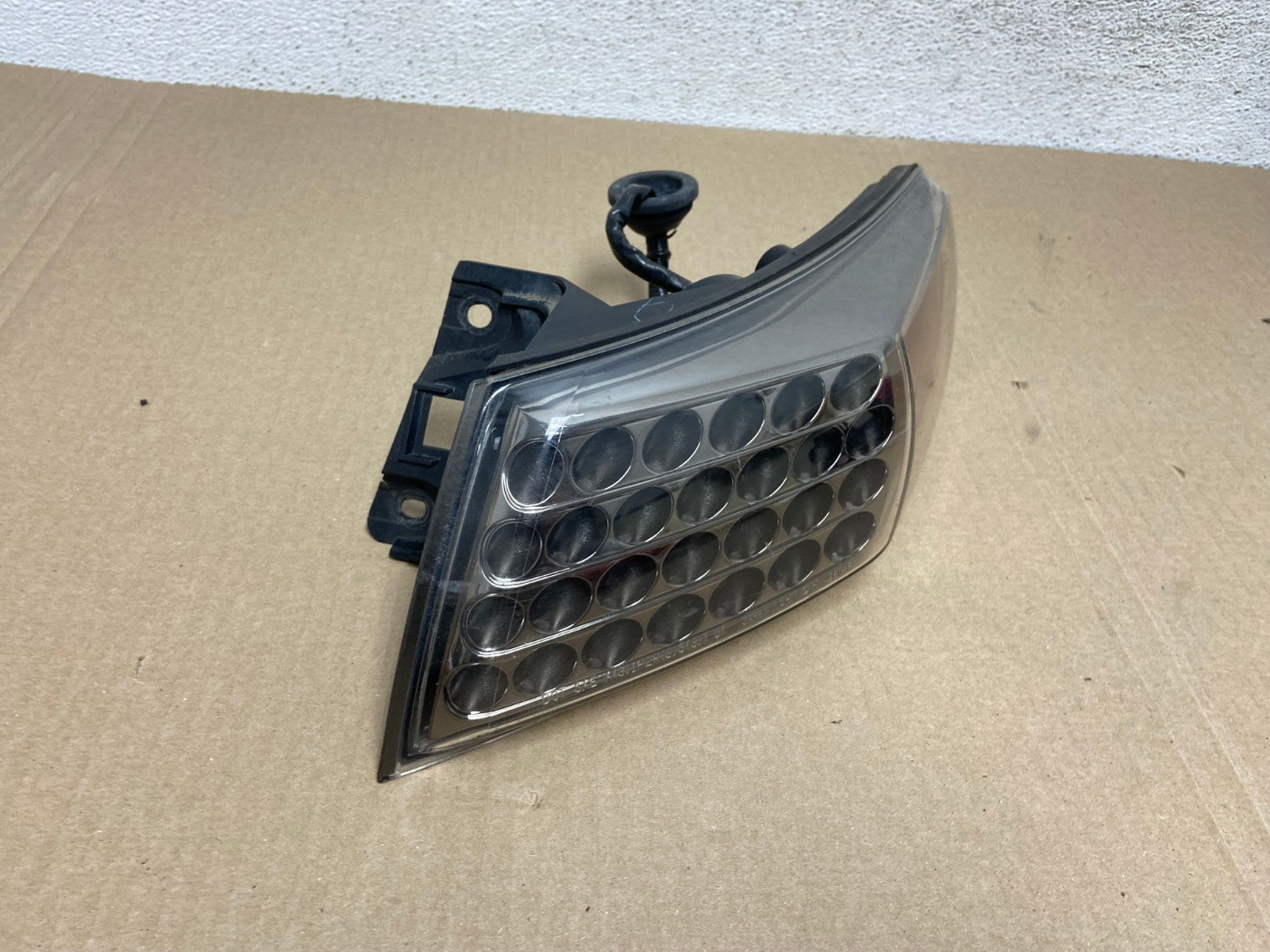 2006 2007 2008 Infiniti FX35 Right Passenger Smoked lens Tail Light AE94032