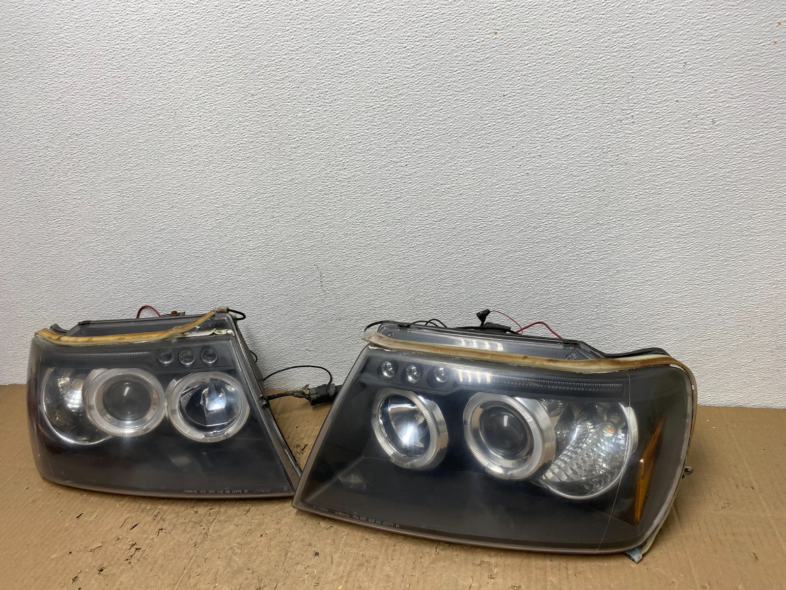 1999 to 2004 Jeep Grand Cherokee Left+Right Set Black LED Headlights AC0153 DG2