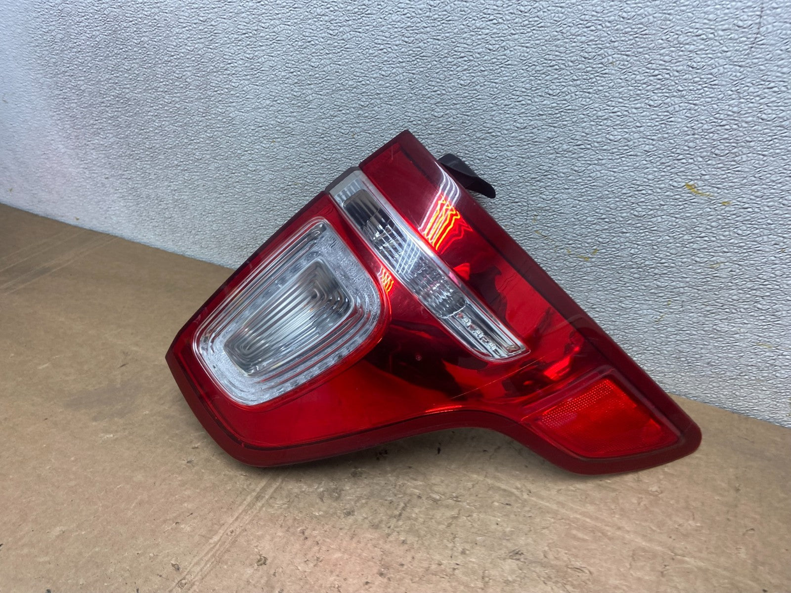 2011-2015 Ford Explorer Police Package Right Passenger Side Tail light Y6797 DW1