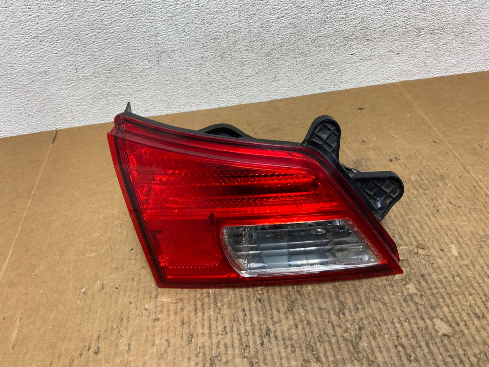 2010-2014 Subaru Outback Left Driver Lh Side Inner Tail Light AE2695 LK0