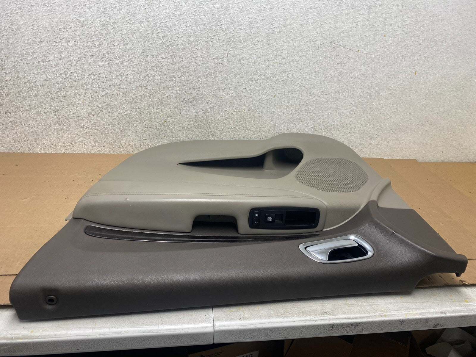 2011 to 2019 Jeep Grand Cherokee Front Right Passenger Side Panel Door M5560 DG5