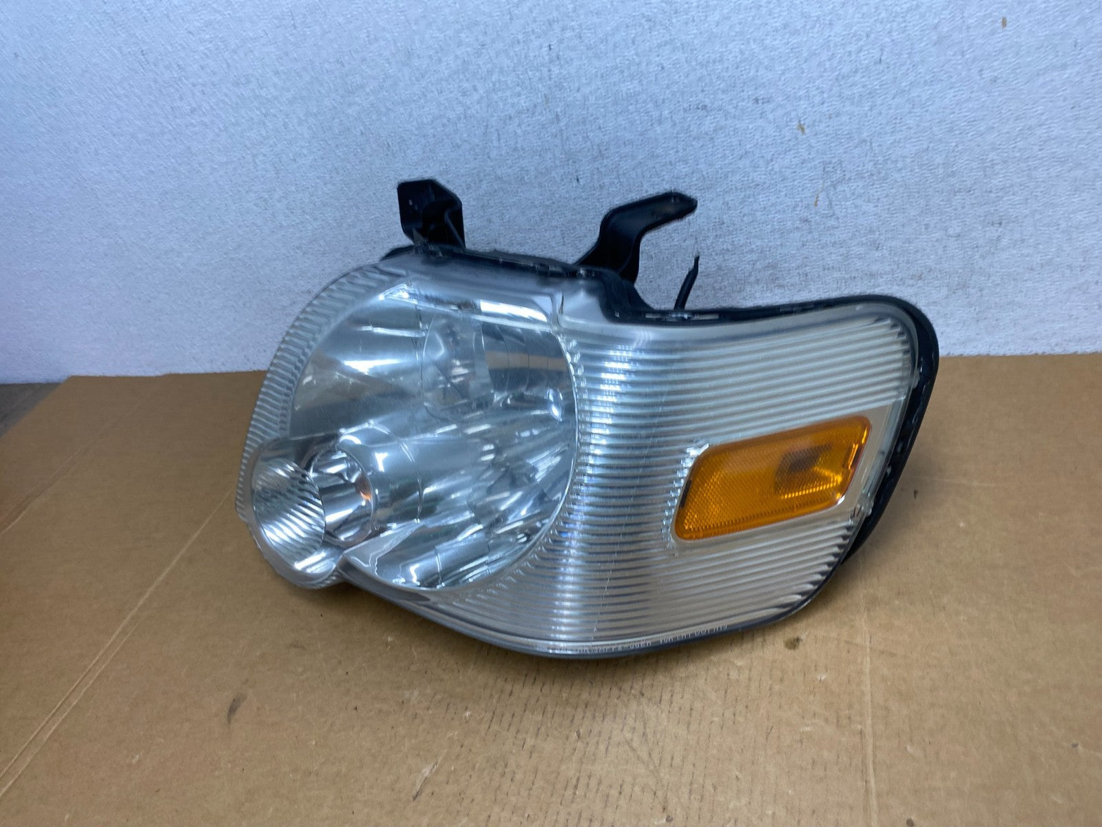 2006 2007 2008 2009 2010 Ford Explorer Left Driver LH Side Headlight AD9067 DW1