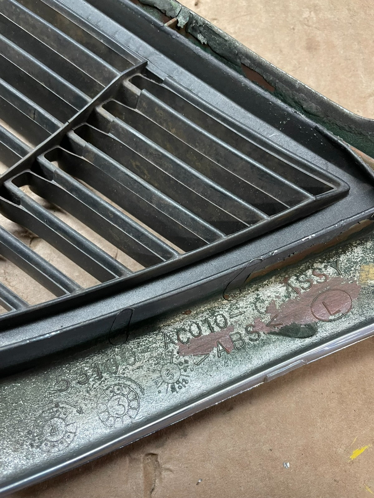 1995 1996 1997 Toyota Avalon Front Upper Grill Grille OEM Z5590 DG9