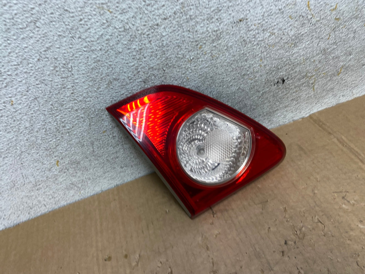 2009-2010 Toyota Corolla Left Driver Lh Side Tail Light Inner AI5436 LK2