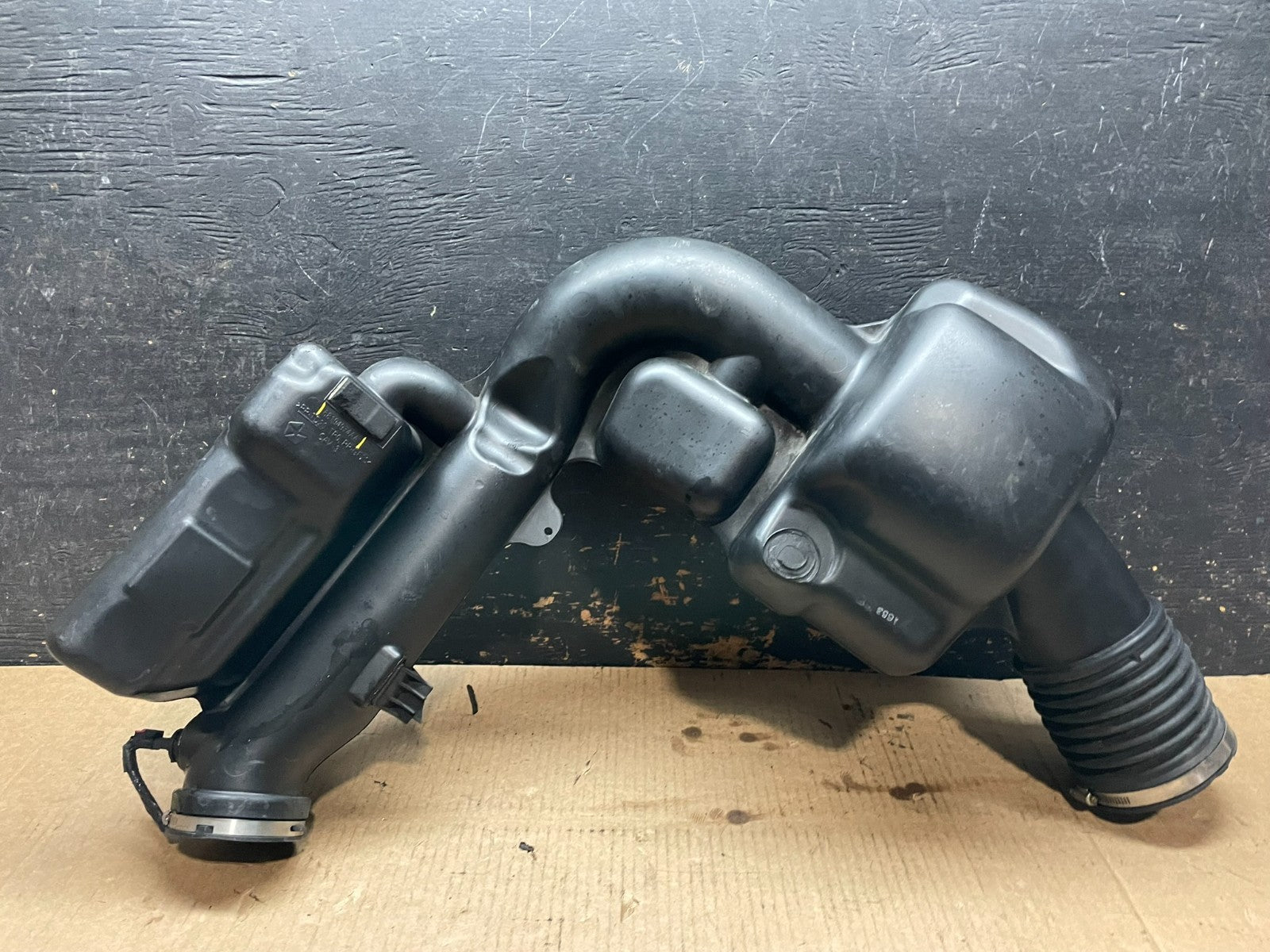2014 - 2015 Dodge Durango 3.6L Resonator Air Intake Tube y9546 DG5