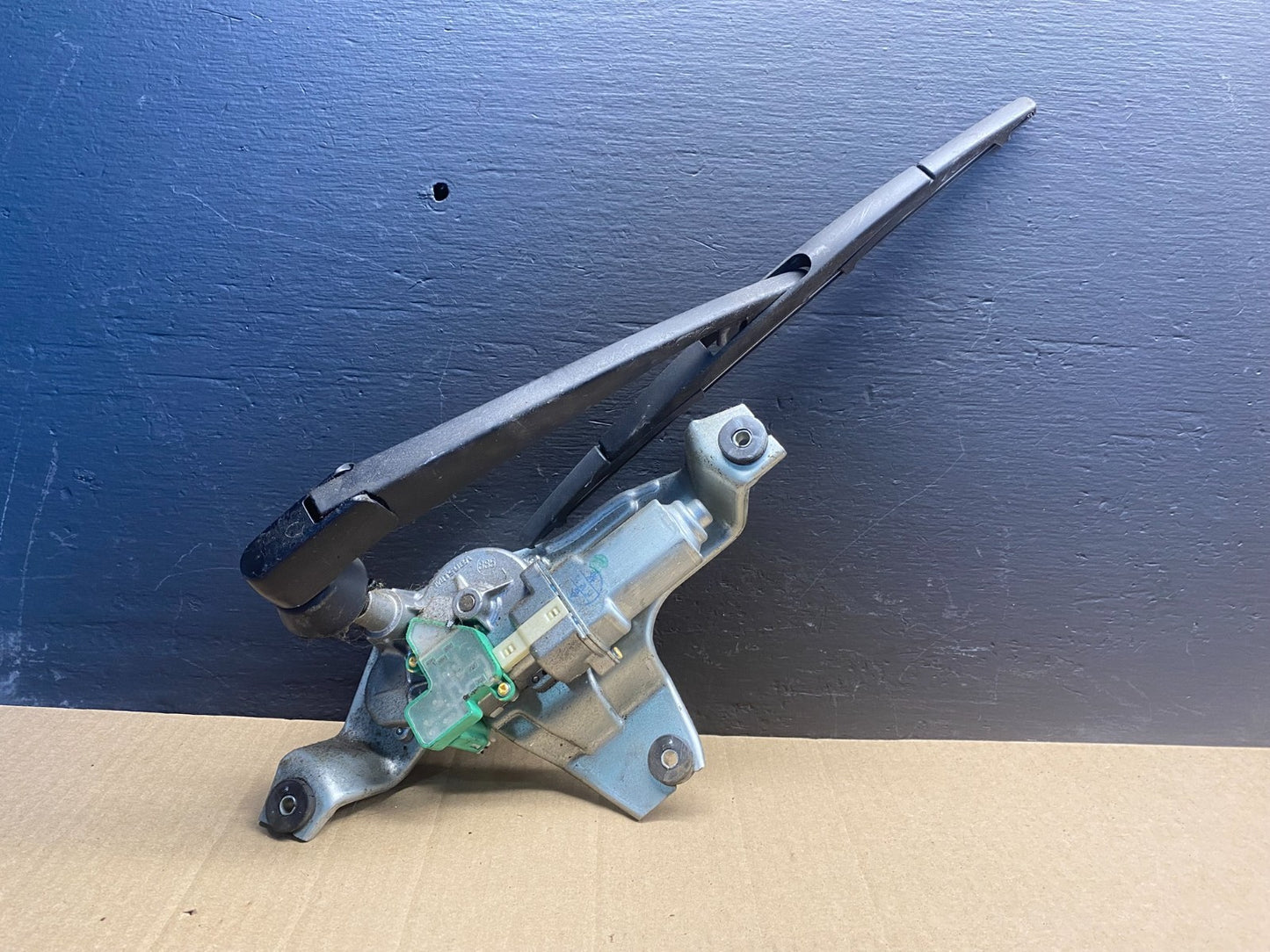2007 to 2013 Mitsubishi Outlander Rear Windshield Wiper Motor AC04770