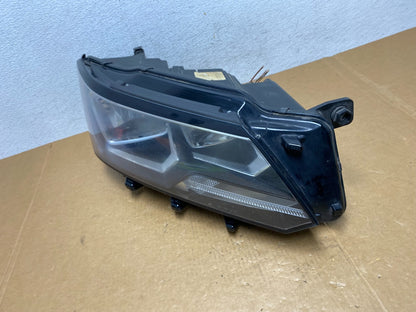 2016-209 Volkswagen Passat Right Passenger RH Side Halogen Headlight AD9186 DG1