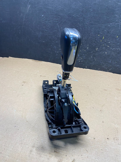 2013 to 2019 Lincoln MKT Automatic Transmission Gear Shifter Selector R2534 DG3