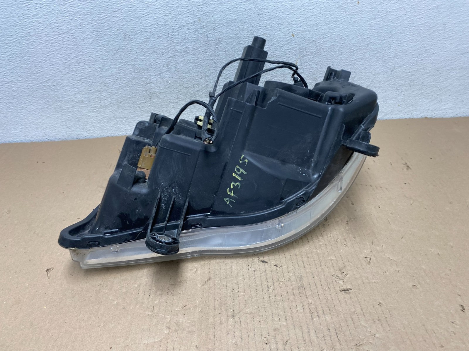 2011 to 2016 Chrysler Town and Country Right Passenger Headlight AF3195 DW8