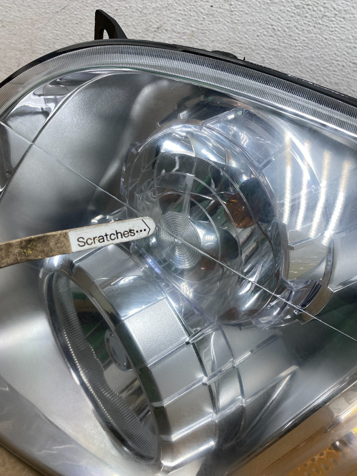 2007-2014 GMC Yukon Halogen Headlight Left Driver LH Side AE3172 DW3