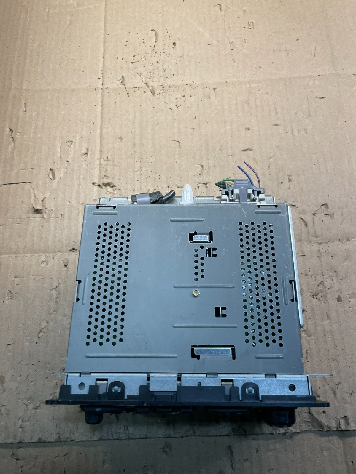 2002 2003 Chevrolet Envoy Trailblazer FM Radio Stereo CD Player  X8481 DG5