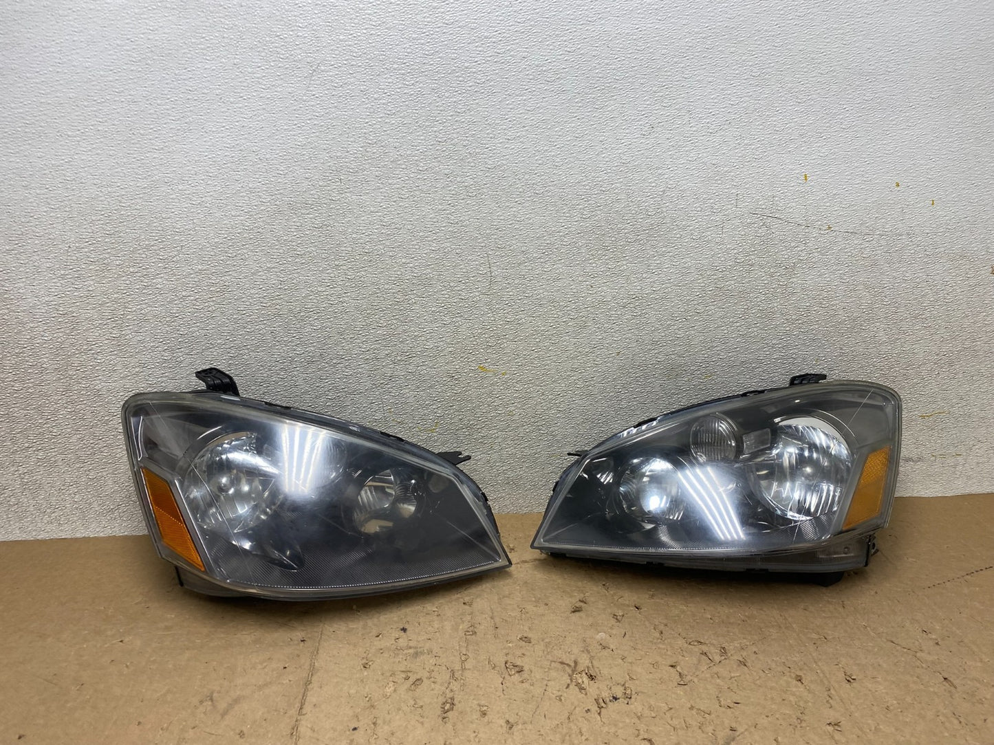 2005 to 2006 Nissan Altima Left+Right Side Set Halogen Headlights X2568 DW0