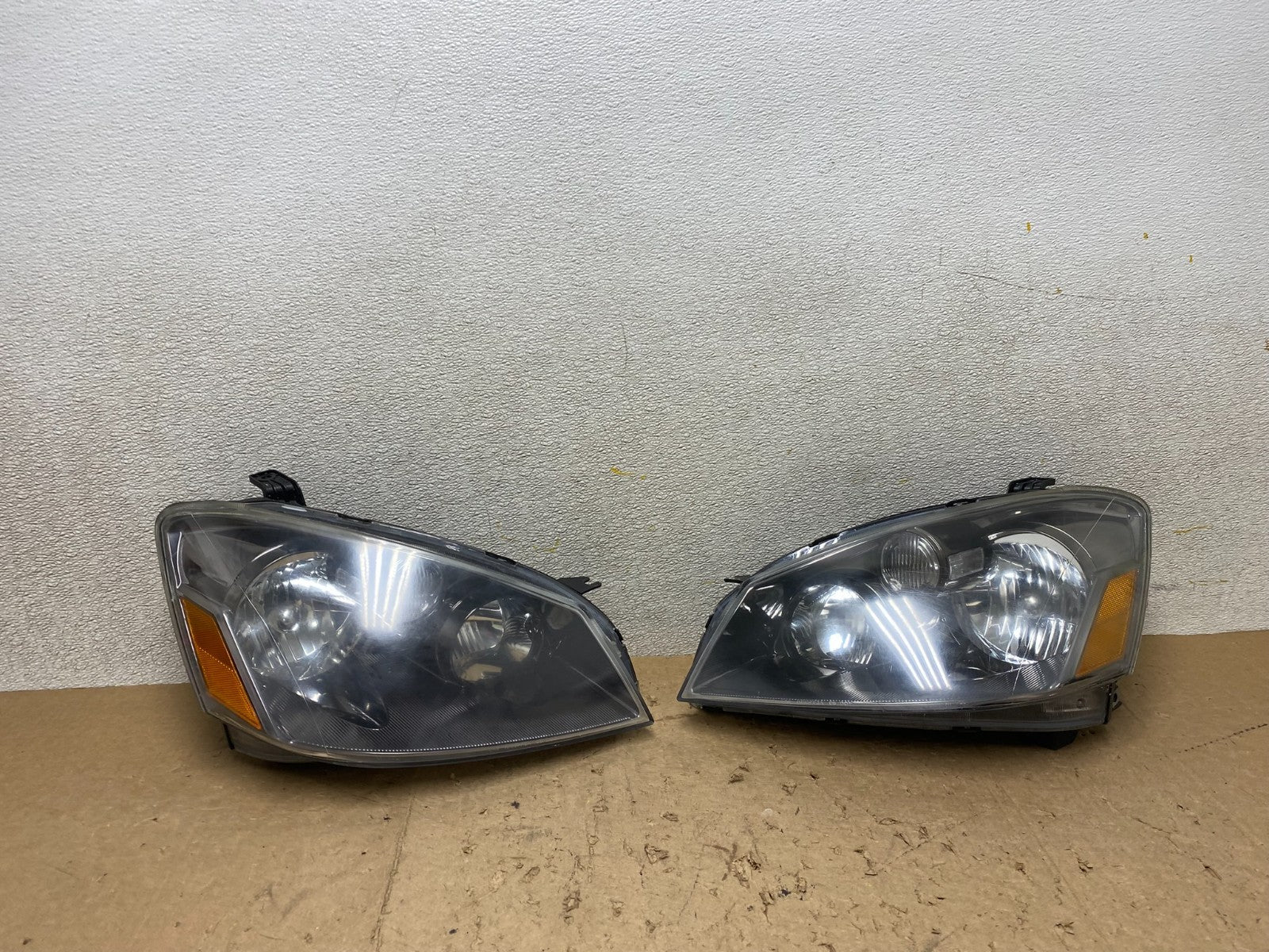 2005 to 2006 Nissan Altima Left+Right Side Set Halogen Headlights X2568 DW0