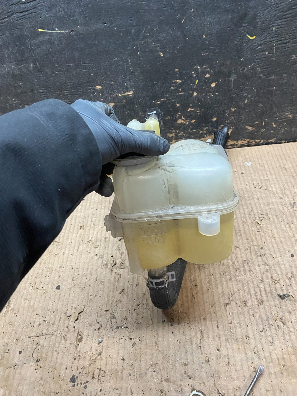 2020-2023 Ford Explorer Radiator Coolant Recovery Bootle Tank  x0250 DG3