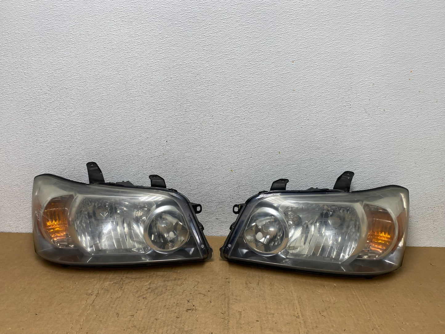 2004 2005 2006 Toyota Highlander Headlights Left+Right Side AD1390 DW0