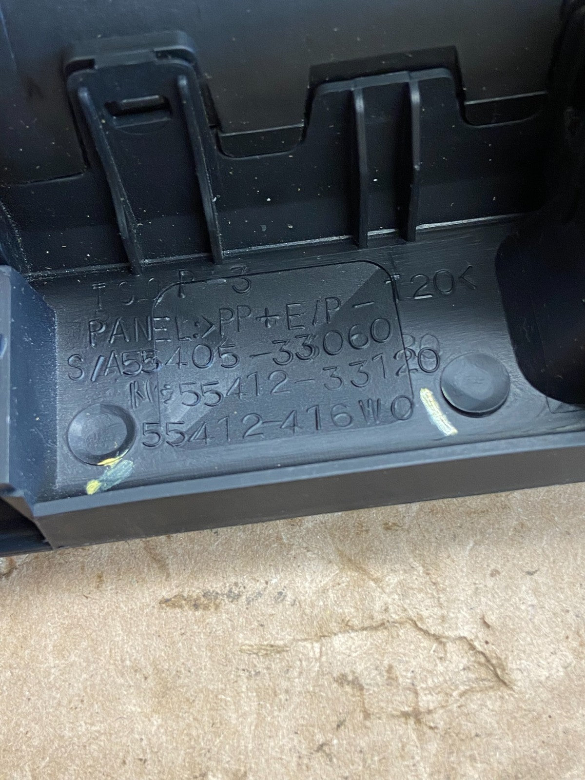 1997 to 2001 Lexus ES330 ES300 Front Center Side Air Vent AF2187 DG5