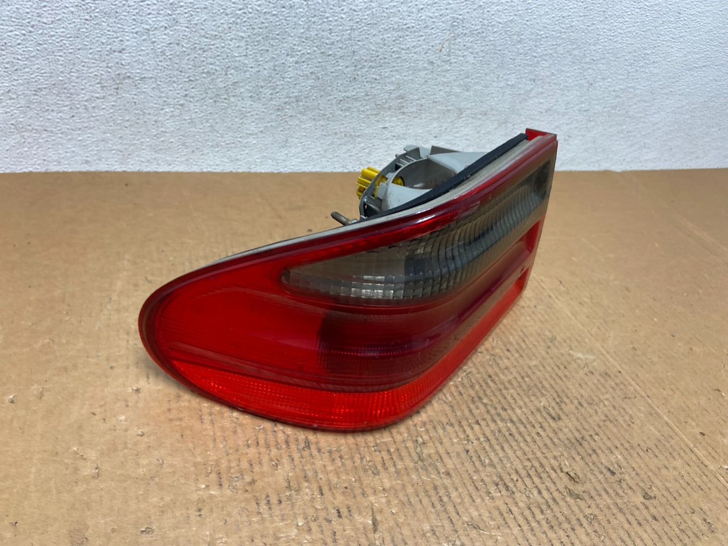 2000-2002 Mercedes-Benz E-Class E430 E320 Left Driver LH Tail Light AE1331 DW2