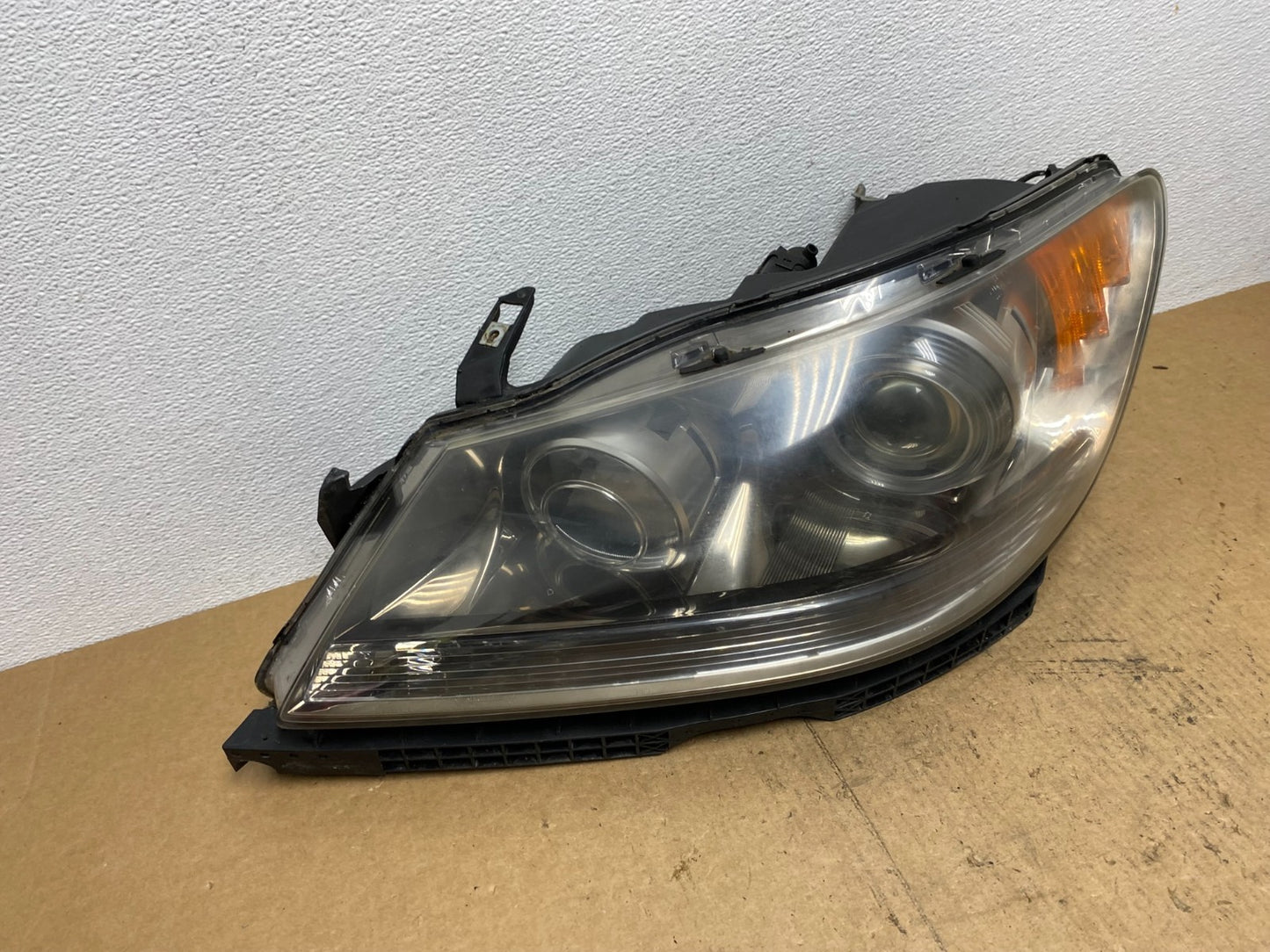 2005 to 2008 Acura RL Left Driver LH Side XENON HID Headlight OEM AC3249 DW2