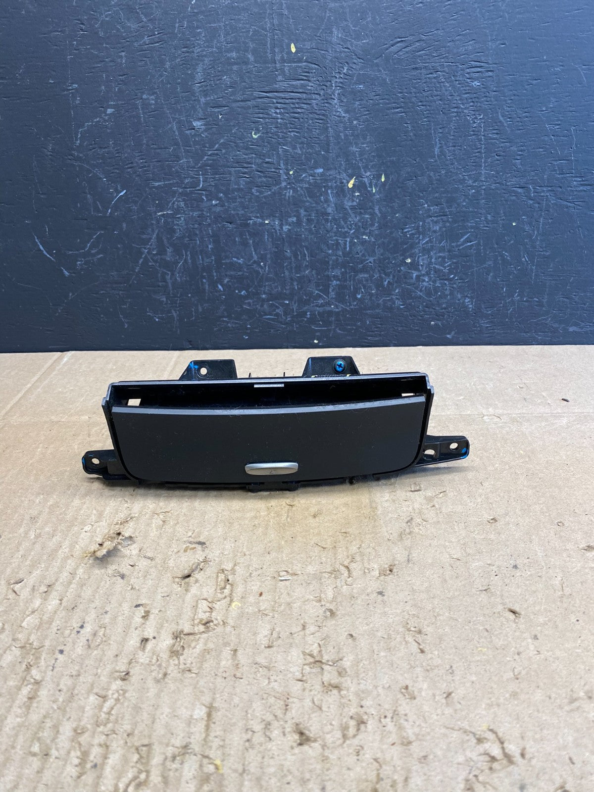 2006 - 2012 Kia Sedona Center Console Dash Storage Compartment Box AC4810 DG0